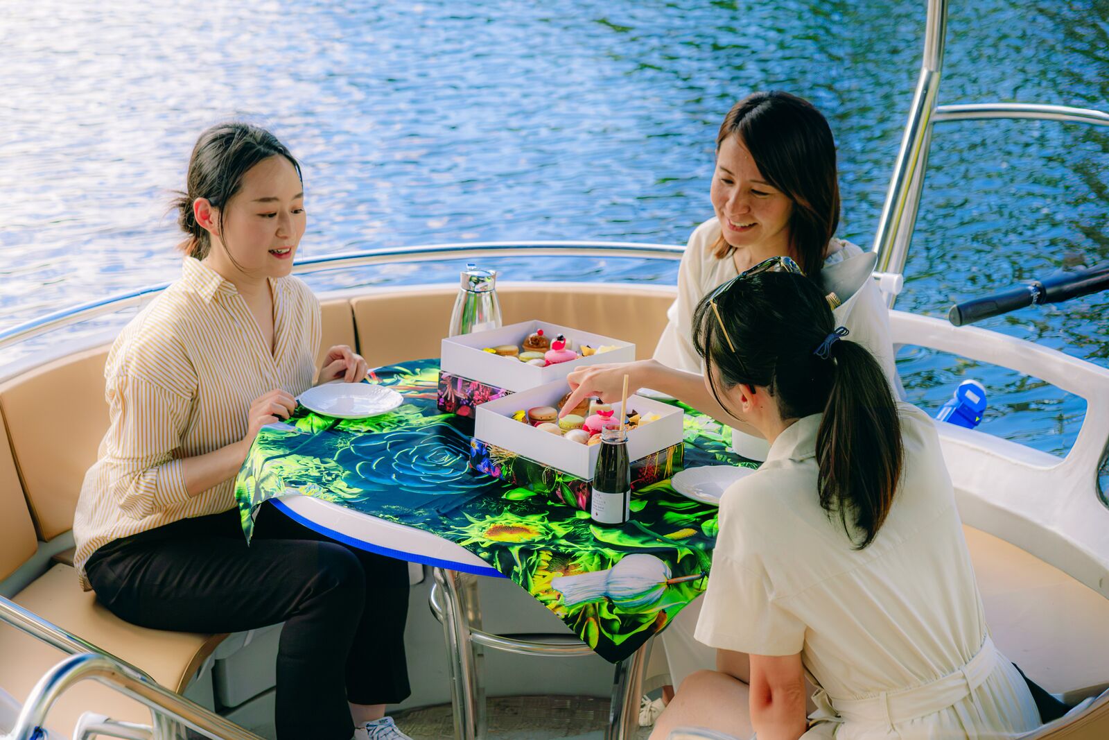 Afternoon tea on the lake